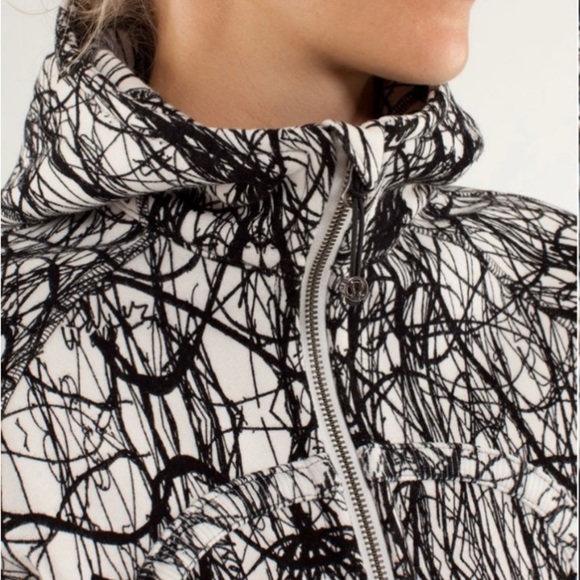 Lululemon Scuba hoodie zipup Nesting Black Bird / Ghost size 4 - Picture 6 of 11